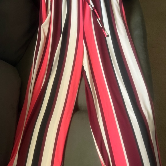 New Express jumpsuit. Size XS - Picture 5 of 9